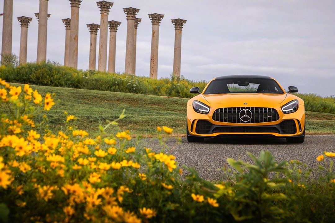 奔驰GT R,感觉整个GT系列根本在街上见不到啊……