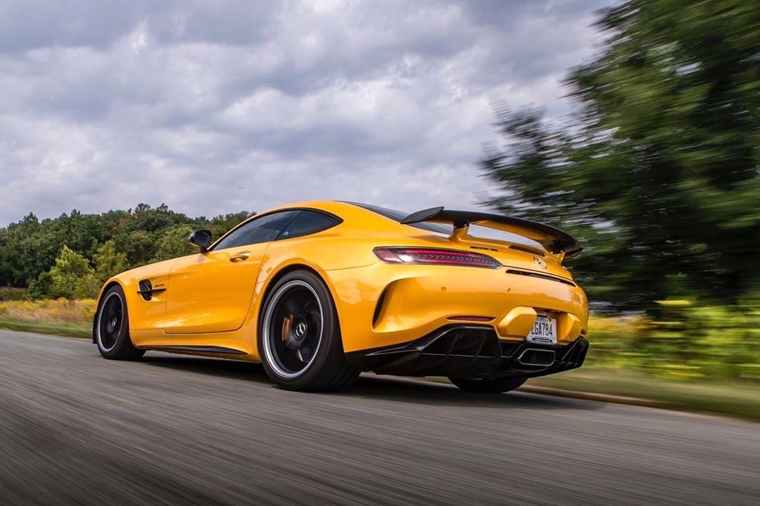 奔驰GT R,感觉整个GT系列根本在街上见不到啊……