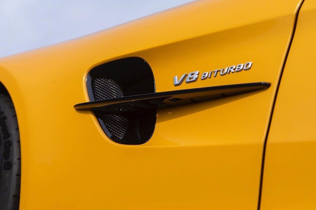 奔驰GT R,感觉整个GT系列根本在街上见不到啊……