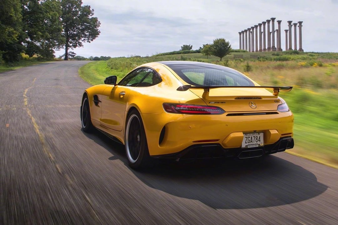 奔驰GT R,感觉整个GT系列根本在街上见不到啊……