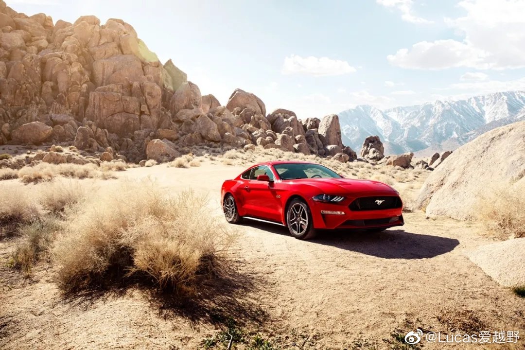 荒野中的Mustang GT，荒凉中的一抹红