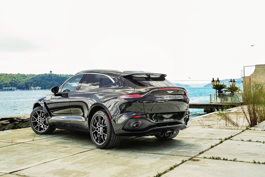 其实挺期待和他来一次“约会” 你呢? Aston Martin DBX