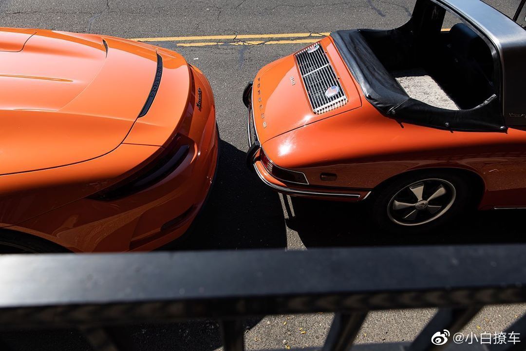 Orange Porsche 911 Speedster & 901 Targa  祖孙相聚