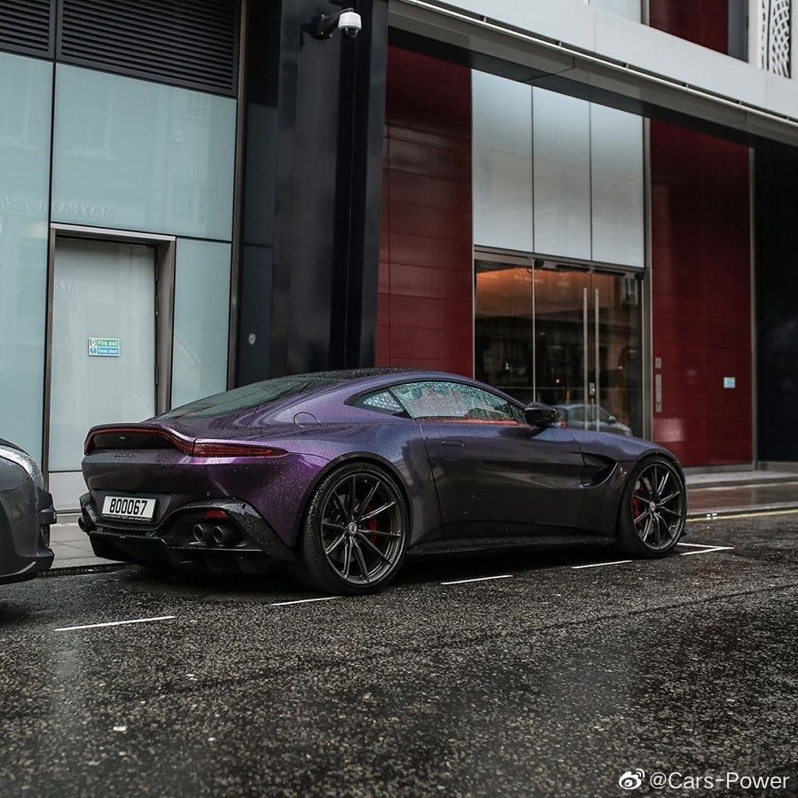 霸天虎配色 有点邪恶非常酷 阿斯顿马丁Vantage