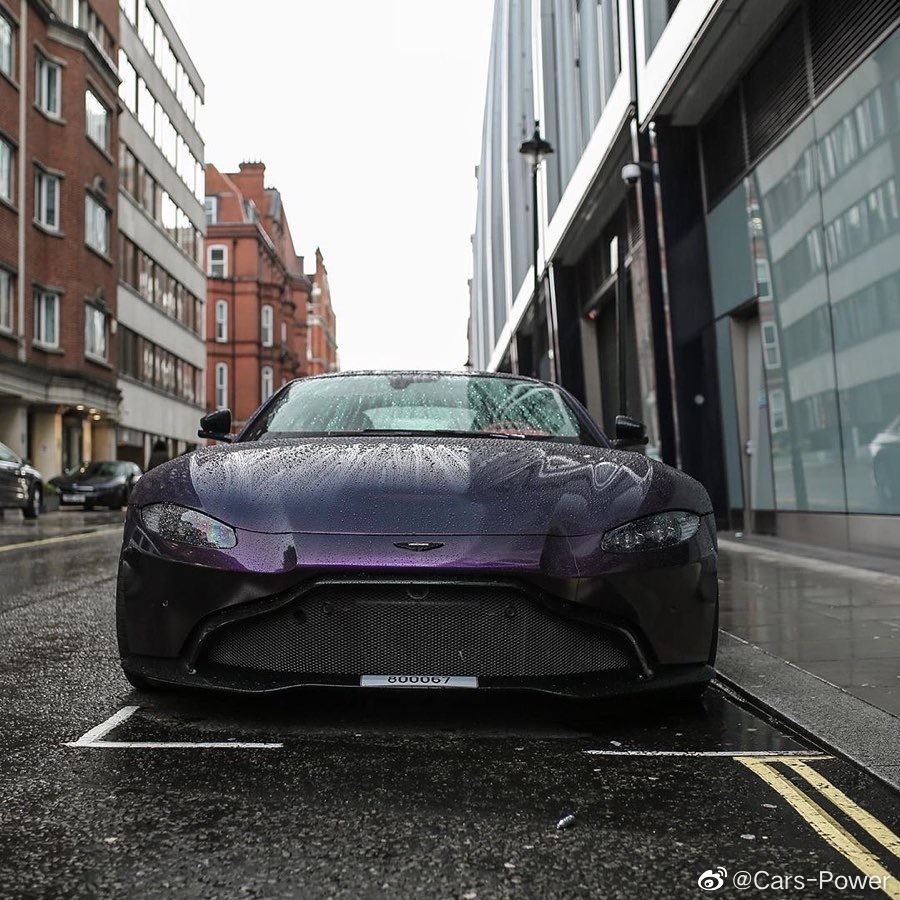 霸天虎配色 有点邪恶非常酷 阿斯顿马丁Vantage