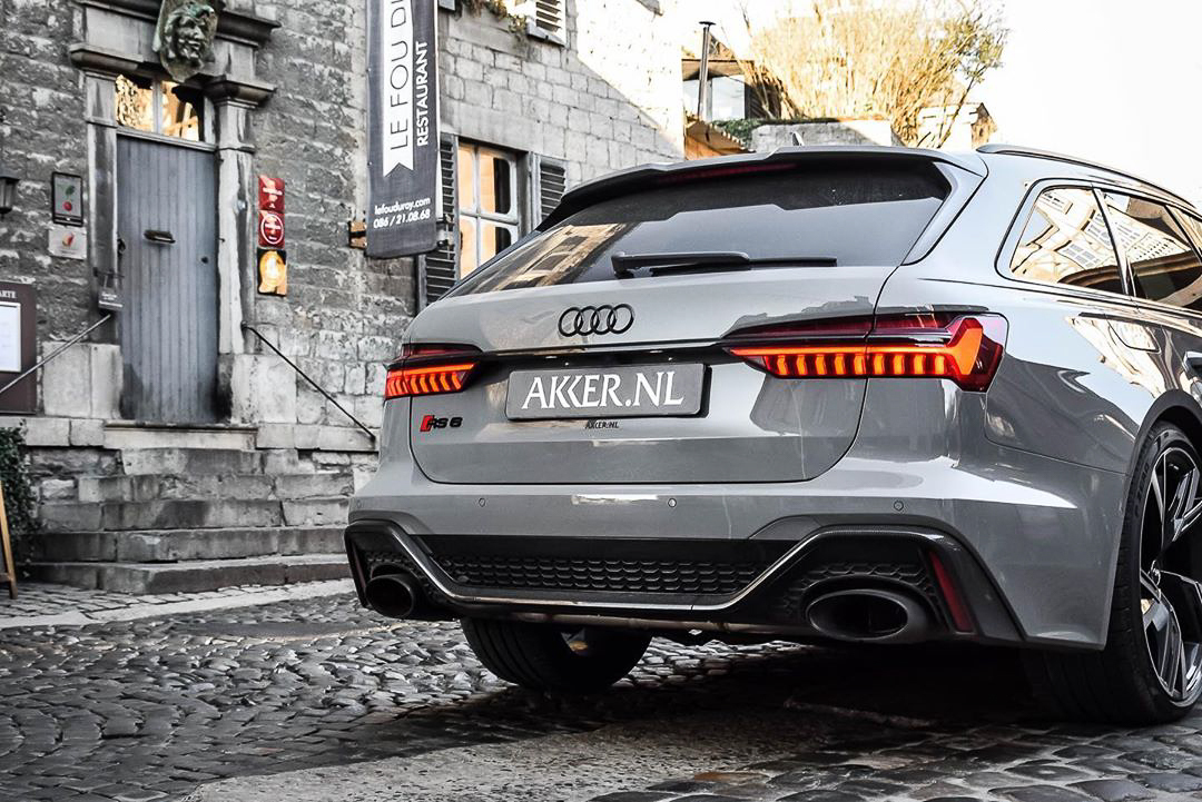 待到阳光满城,想和TA漫步在小径 出镜:奥迪RS6 Avant(C8)