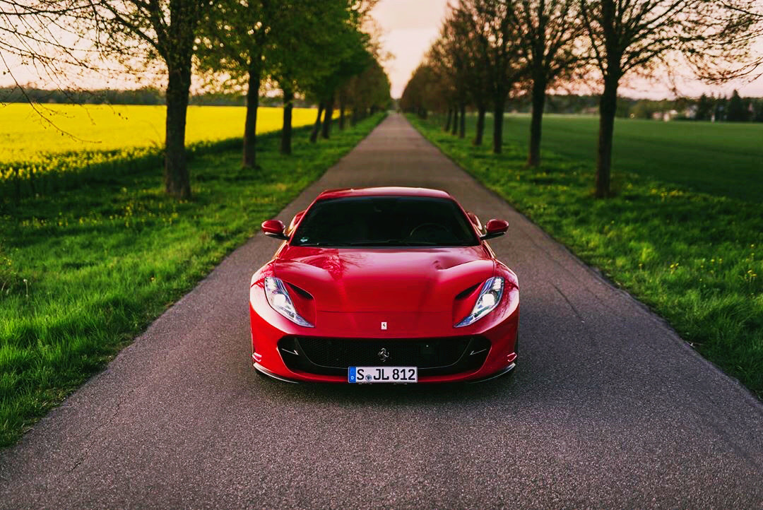 z早 年轻小伙的最爱 Ferrari 812 Superfast