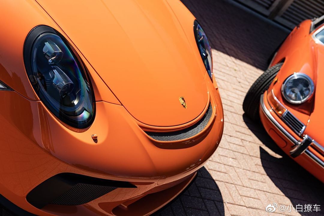 Orange Porsche 911 Speedster & 901 Targa  祖孙相聚