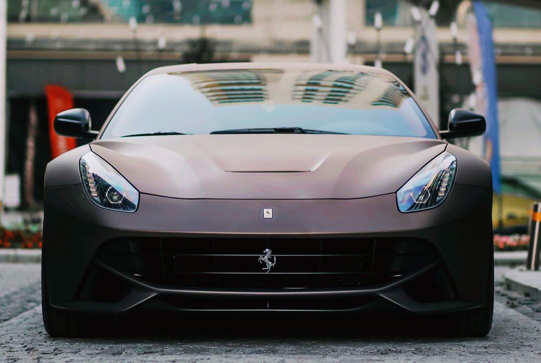 摄影师太厉害了，这角度抓的太准了…… Ferrari F12 Berlinetta