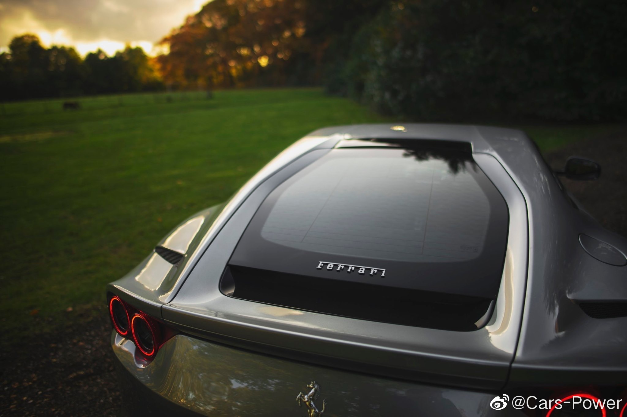 银色纯血骏马 法拉利812超级快 大长鼻子比中置好看多了