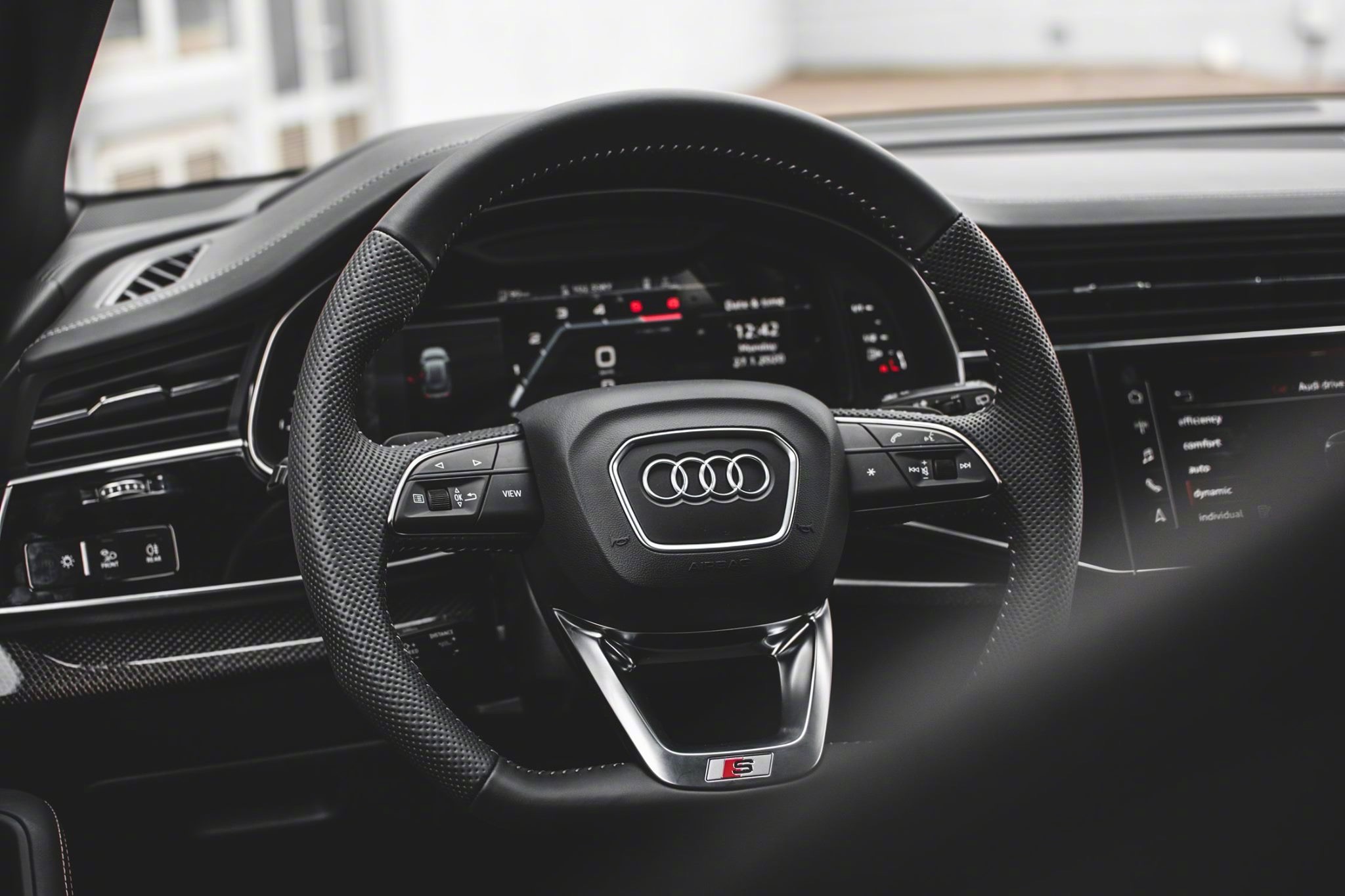 奥迪SQ8这套片子拍的质感真好啊!