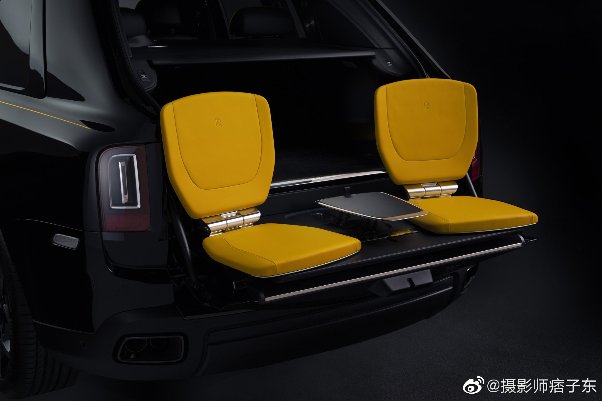 黑化的库里南价格一定不菲，The new RR Cullinan Black Badge