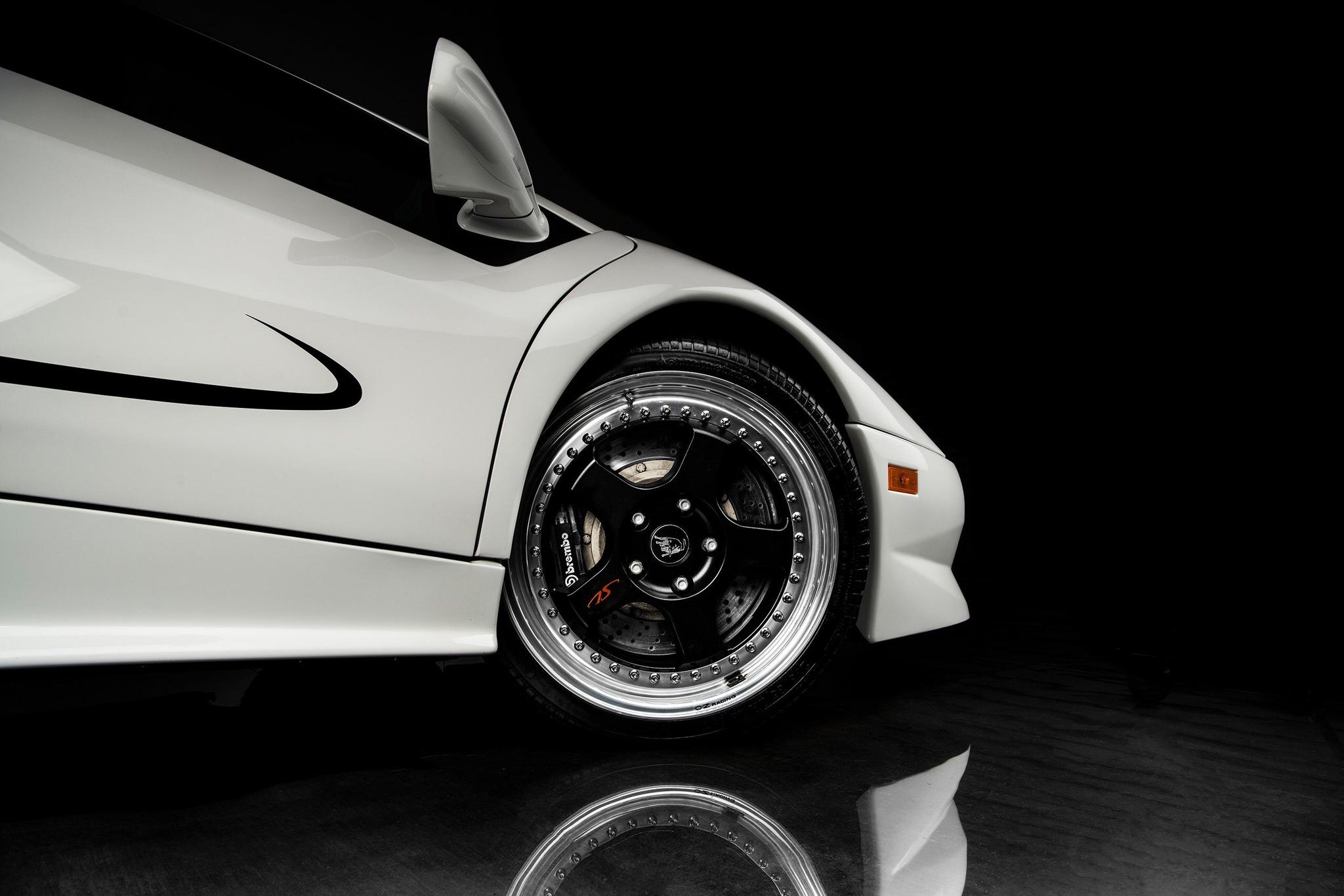 好看的汽车图片:Lamborghini Diablo SV 鬼怪