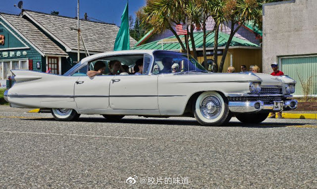 1959 年的凯迪拉克 DeVilles 系列汽车。