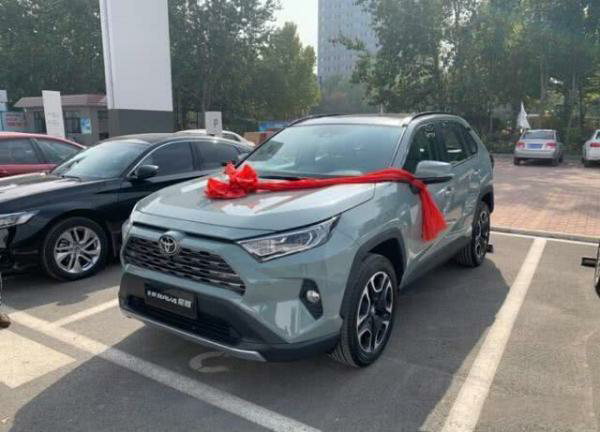 喜提丰田全新SUV，全款25.6万，车主：外观霸道，买它不后悔