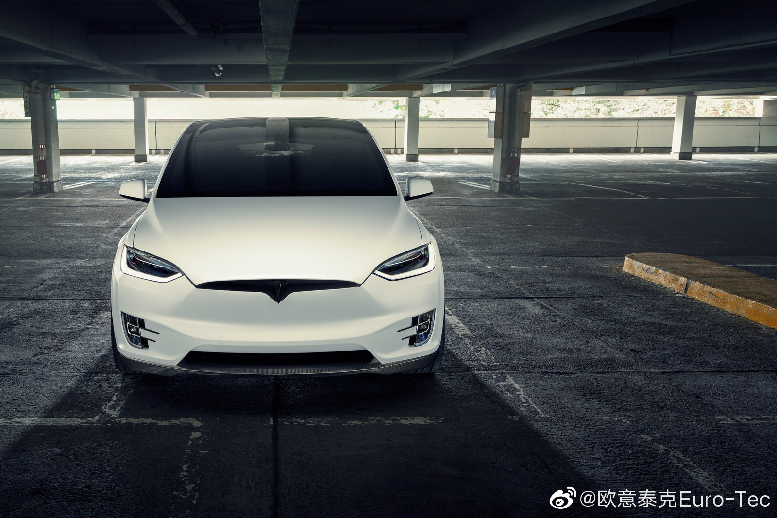 Novitec 升级特斯拉Model X 碳纤维外观套件