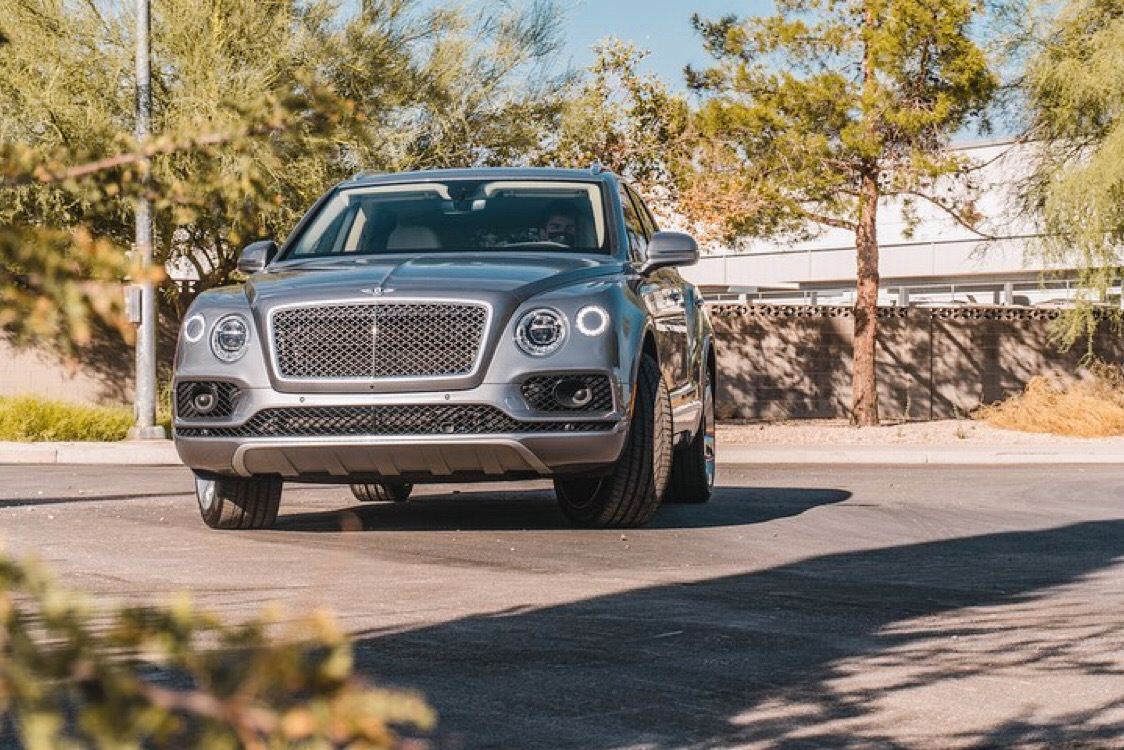 Bentley Bentayga,现在路上遇到的可能性很大了……