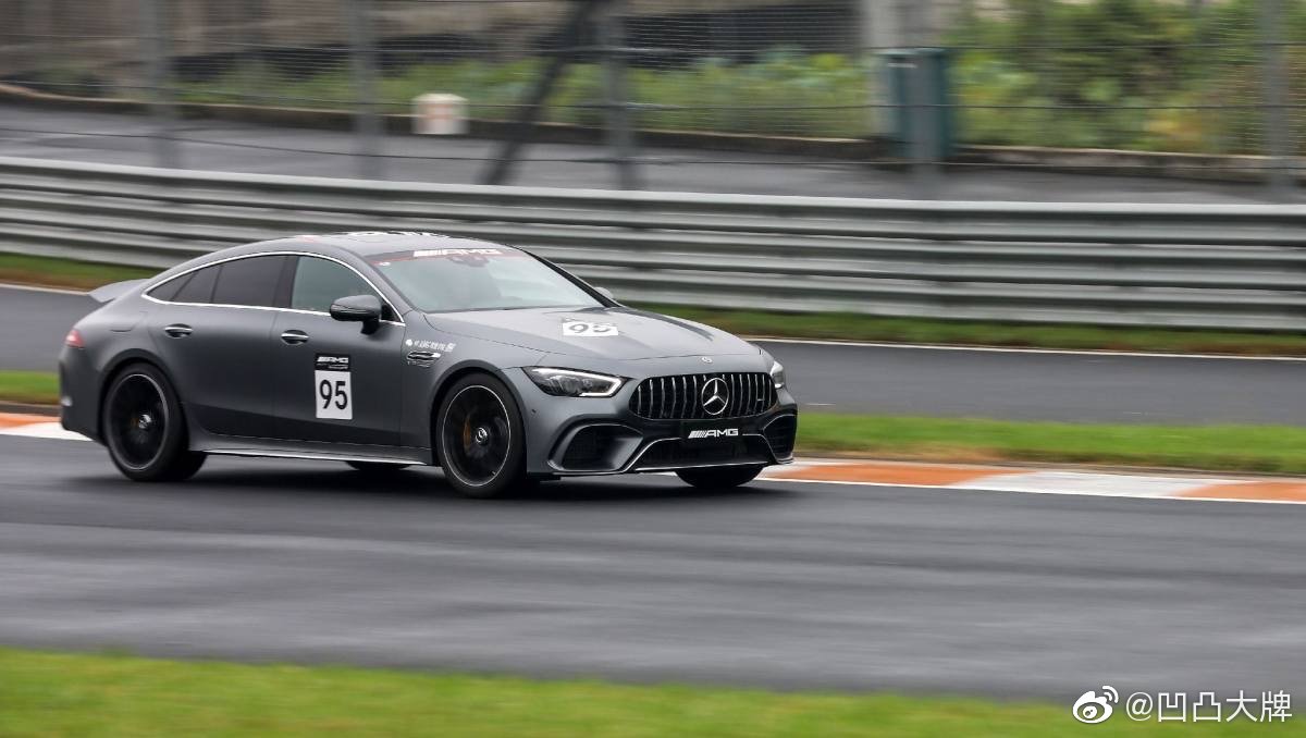 人生有了新的目标:AMG GT