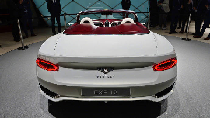 好看的汽车图片：宾利EXP 12，高颜值概念车