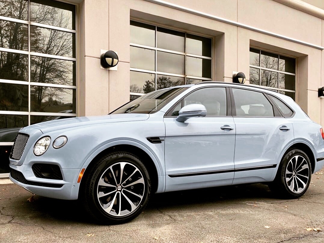 Bentley Bentayga V8,路上跑的也挺多的，喜欢么