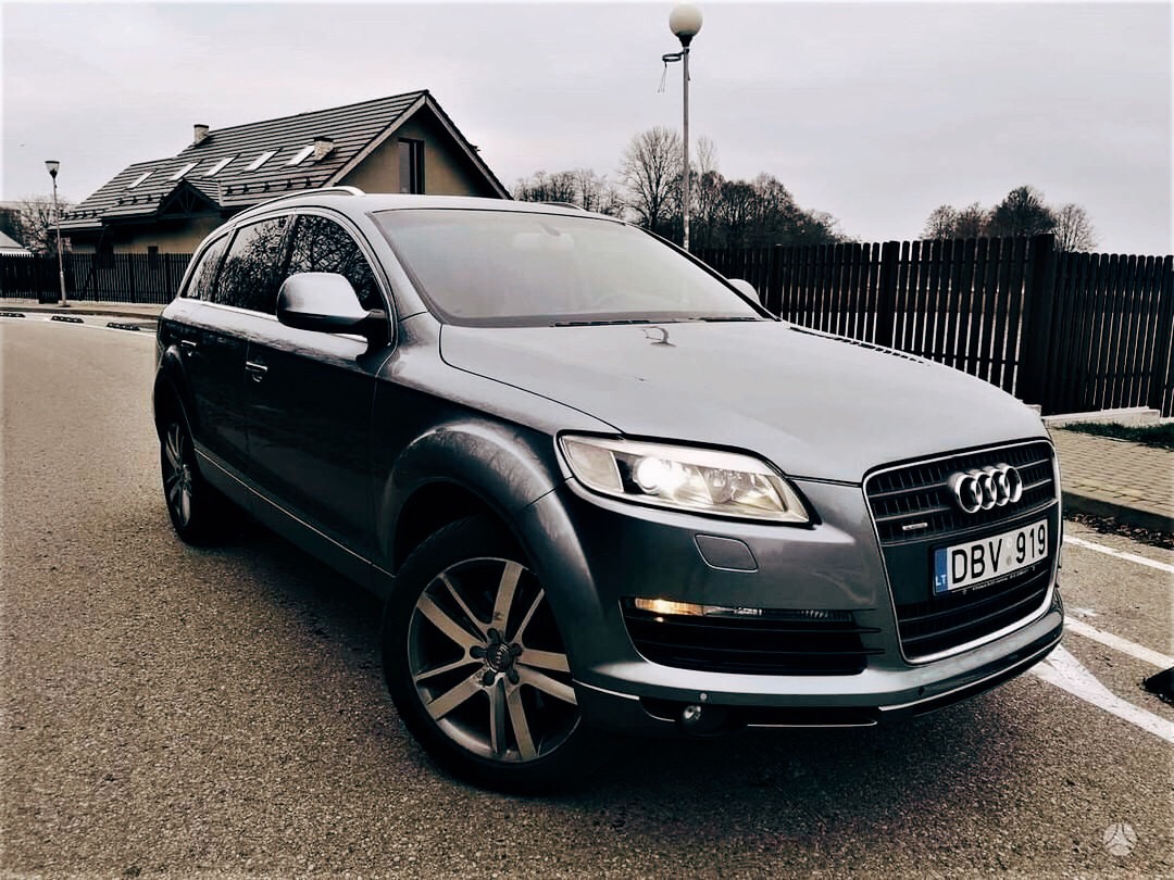 Audi Q7，虽说有些年头了，但气场还是不减，您觉得呢