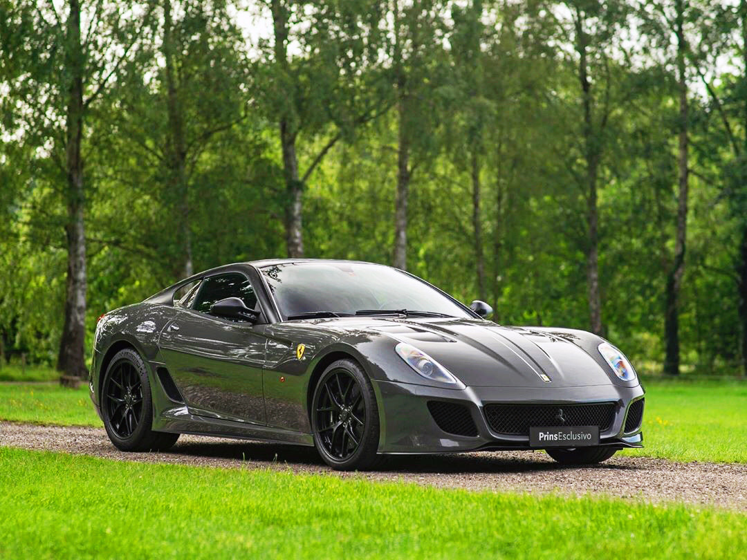 全球限量599 6.0L拥有12缸发动机，670马力 Ferrari 599 GTO