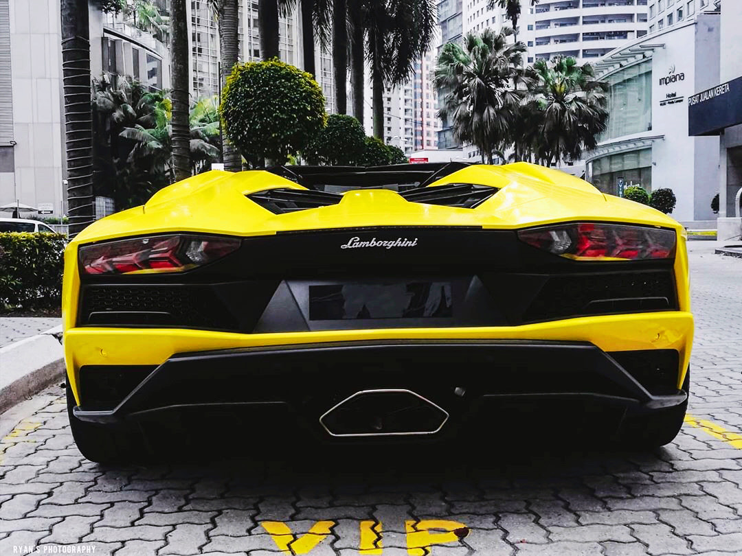 低矮的车身 太拉风啦 Lamborghini Aventador S Roadster