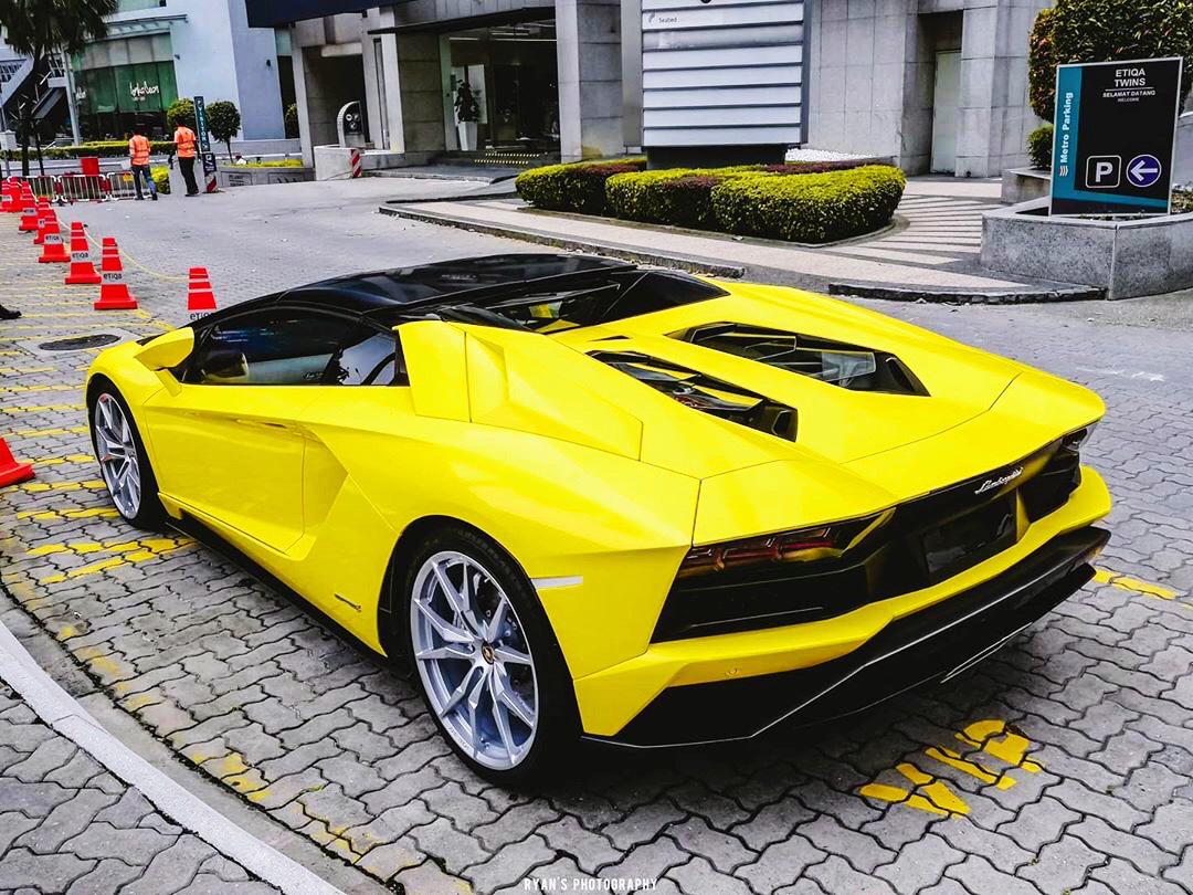 低矮的车身 太拉风啦 Lamborghini Aventador S Roadster