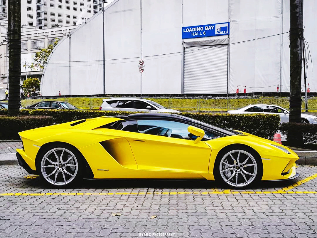 低矮的车身 太拉风啦 Lamborghini Aventador S Roadster