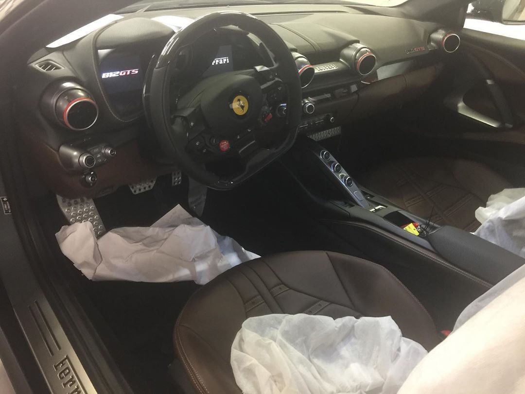 分享图片 米兰，Ferrari 812 GTS（Grigio Scuro）