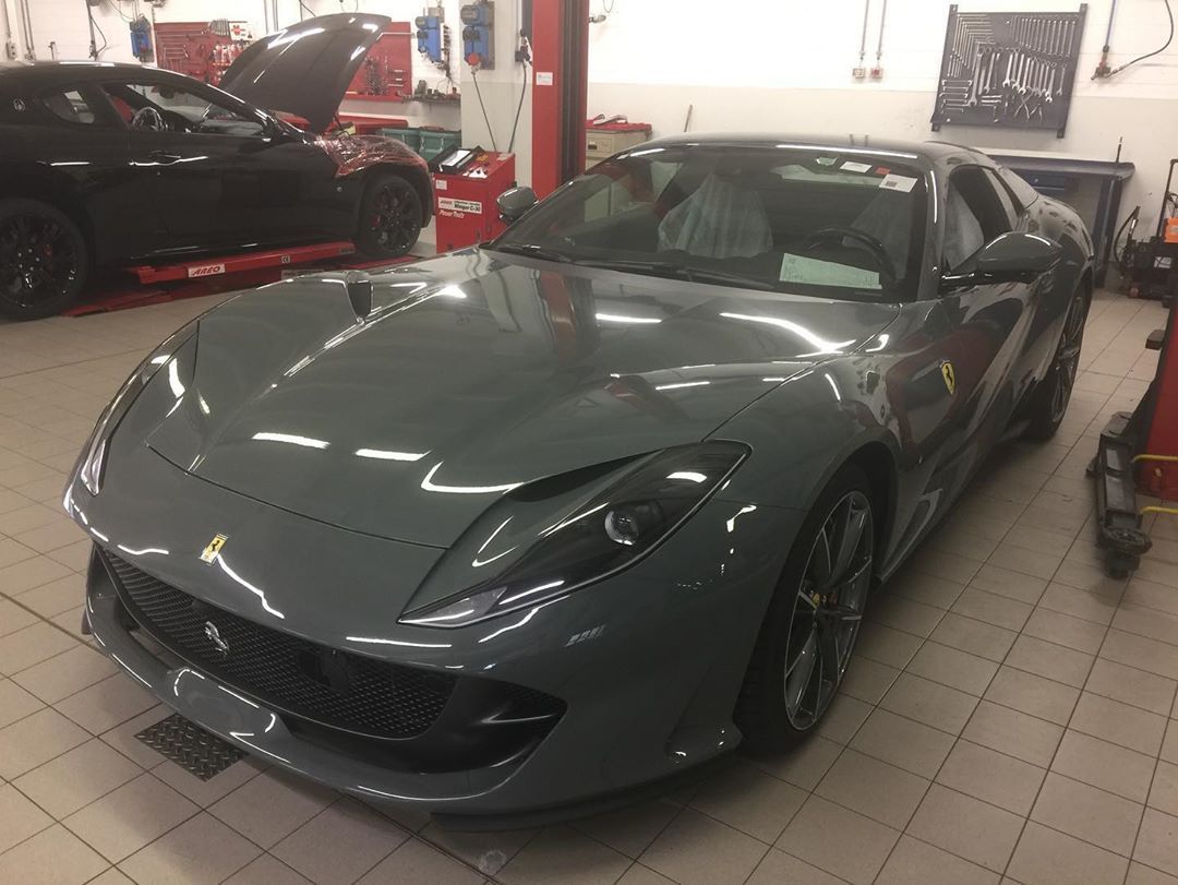 分享图片 米兰，Ferrari 812 GTS（Grigio Scuro）