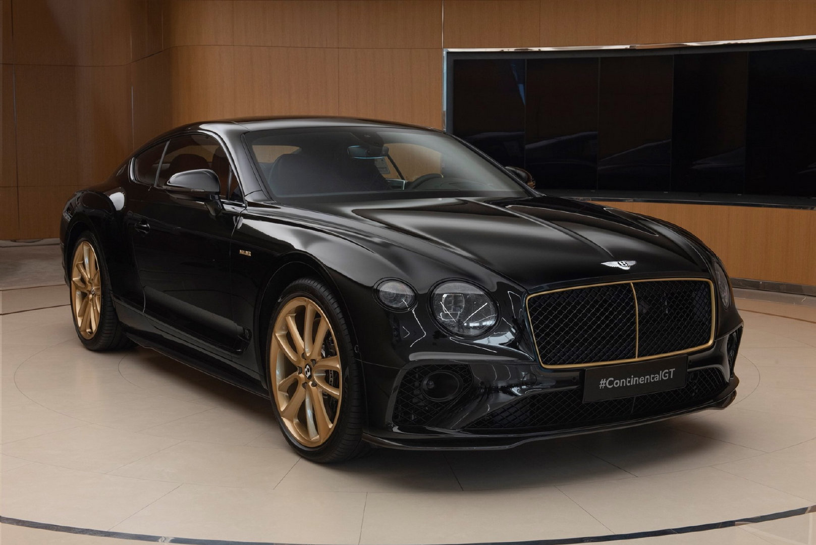 分享图片 迪拜，Bentley Continental GT Aurum By Mulliner