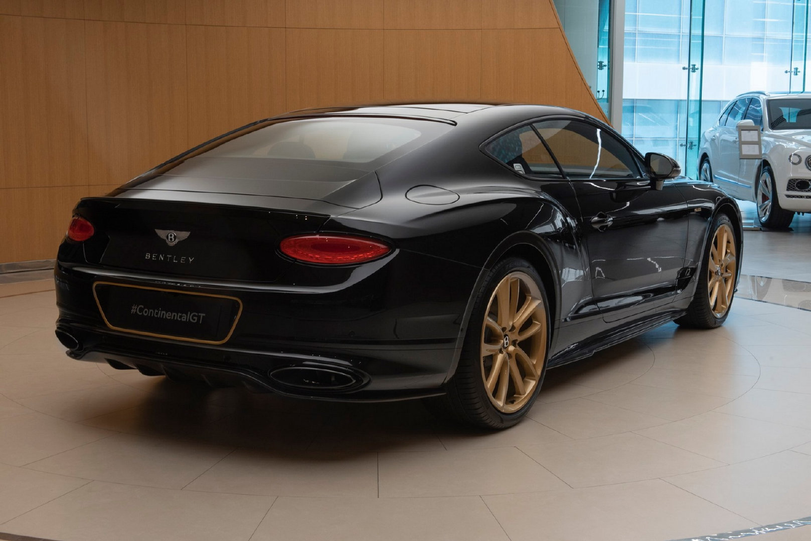 分享图片 迪拜，Bentley Continental GT Aurum By Mulliner