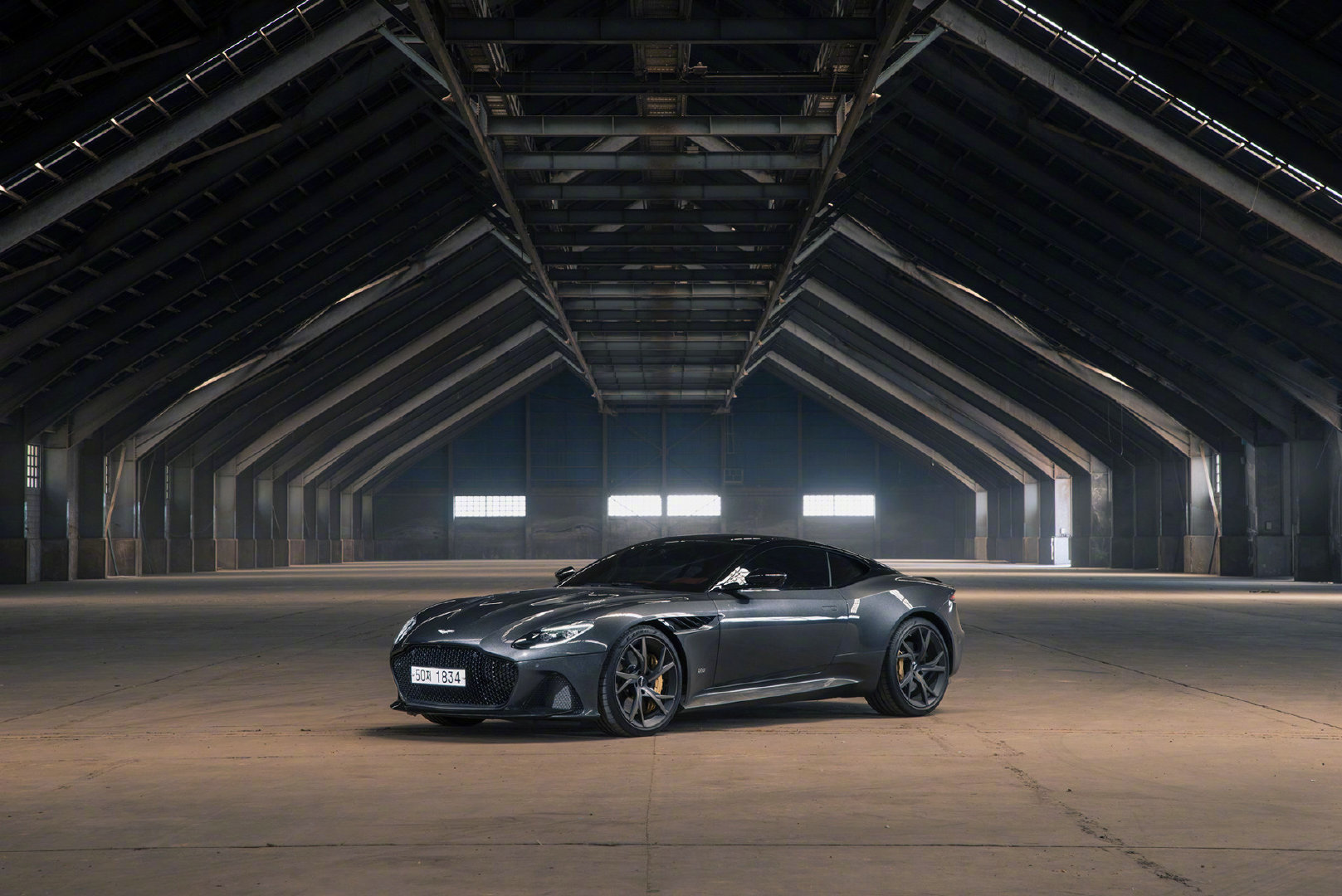 Aston Martin DBS Superleggera 来自英国的12缸大怪兽！