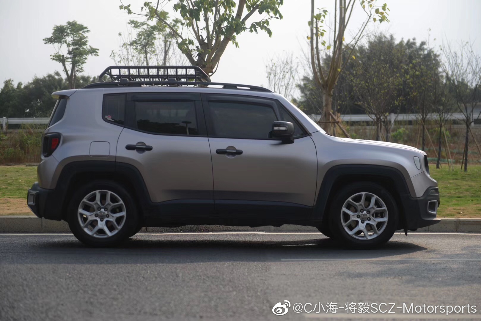 JEEP 自由侠  改色贴膜 战斗灰