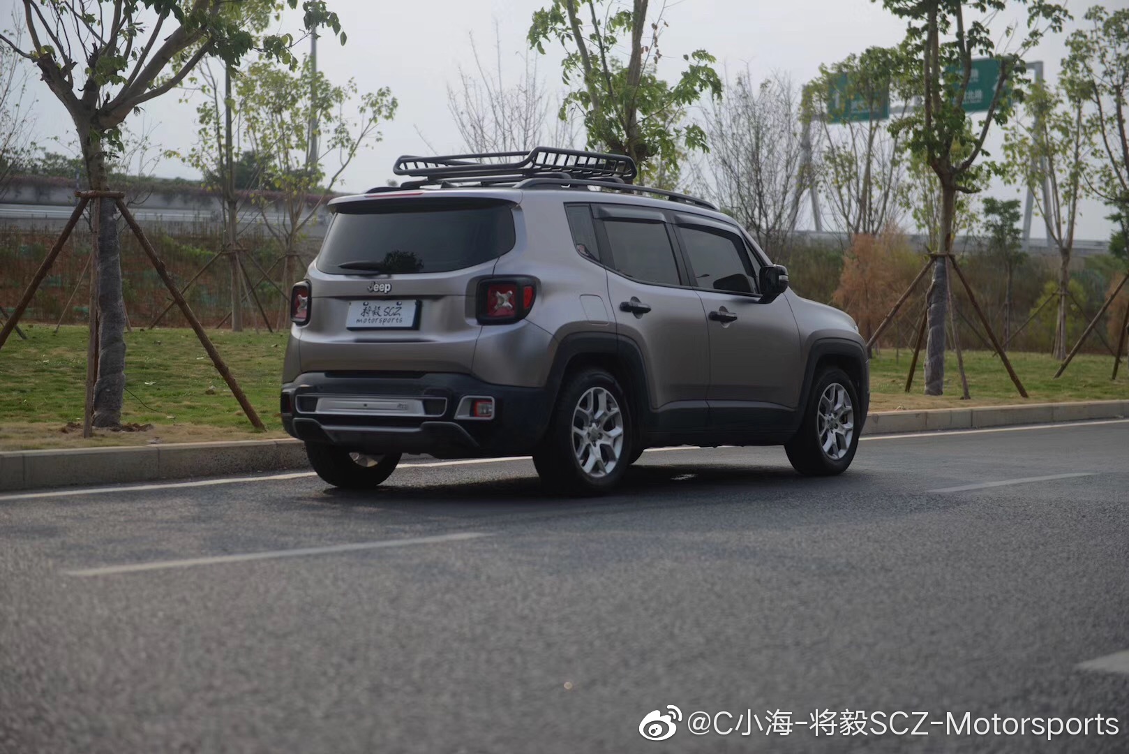 JEEP 自由侠  改色贴膜 战斗灰