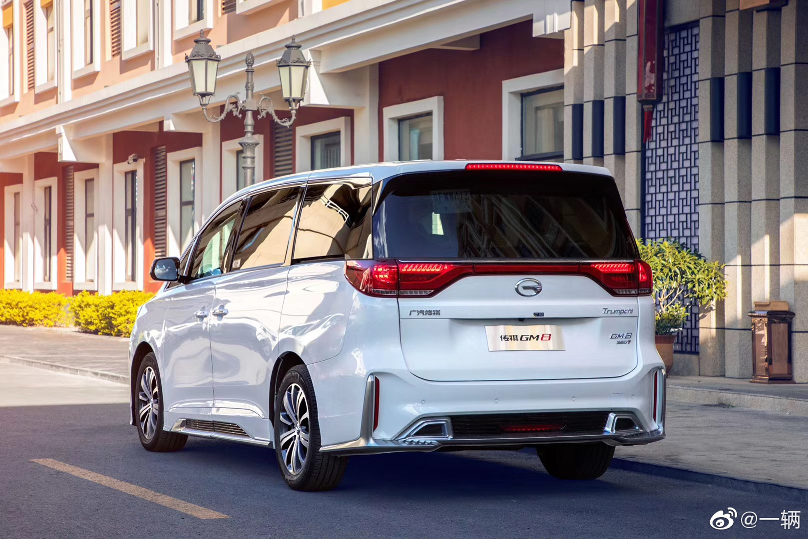 传祺GM8大师版,只有23.98万和25.28万两个配置