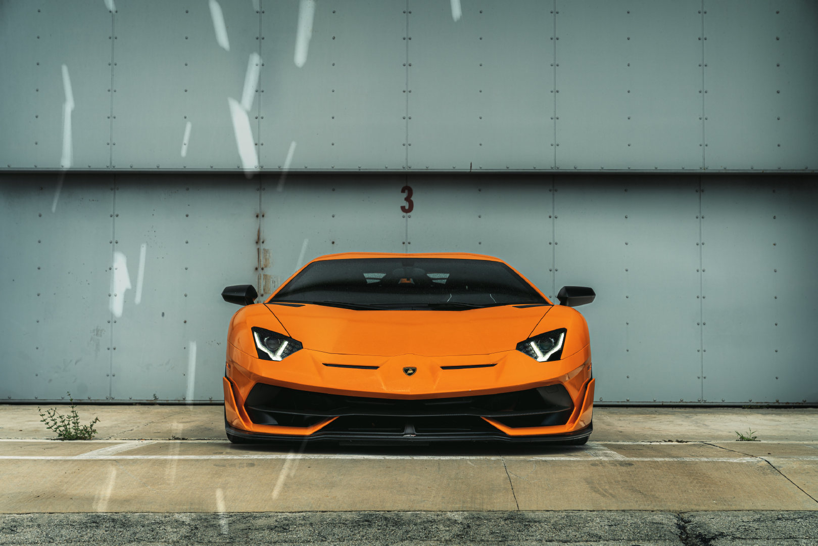 Lamborghini Aventador SVJ，大牛的外观锋芒毕露啊