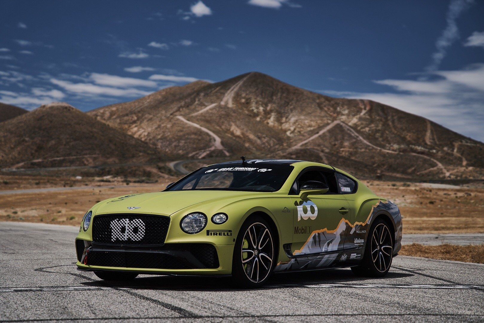 Bentley Continental GT Pikes Peak，涂装很漂亮。