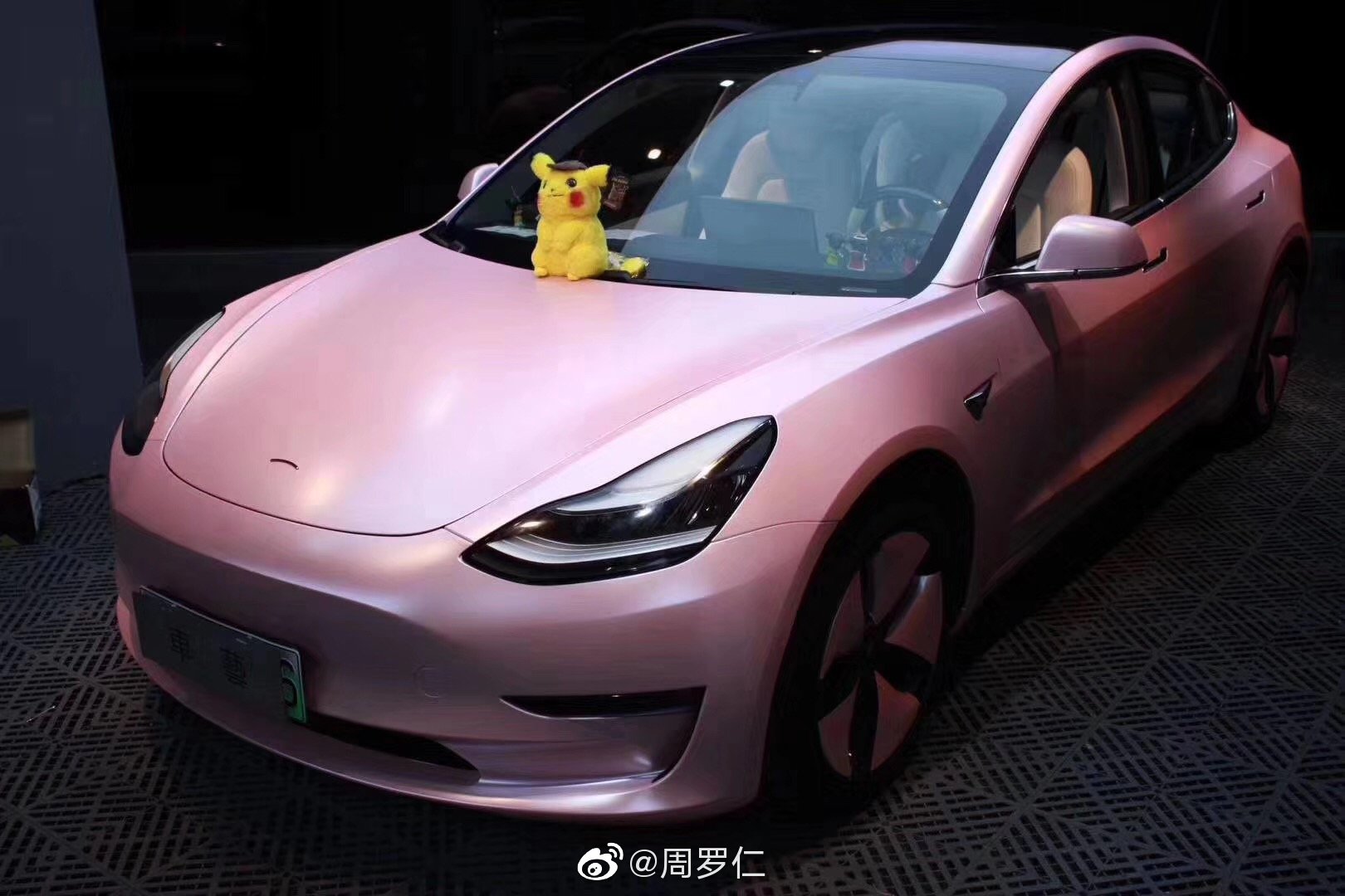 特斯拉 Model 3 Ucolor-电光樱花粉