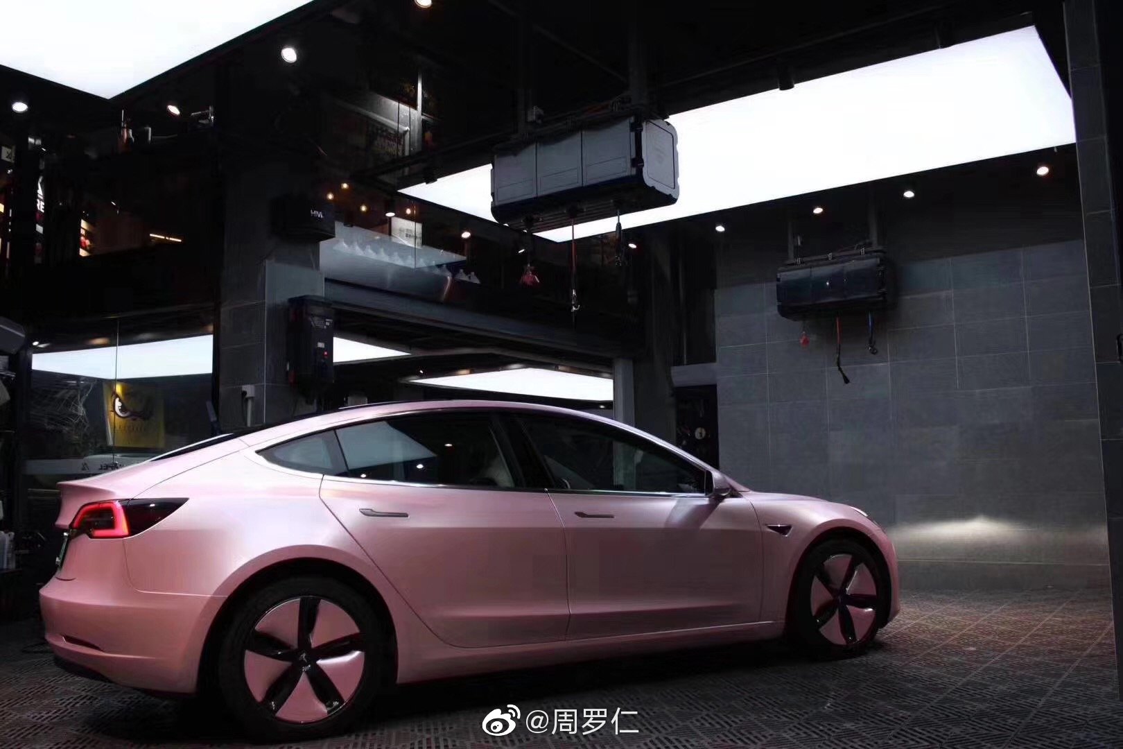 特斯拉 Model 3 Ucolor-电光樱花粉