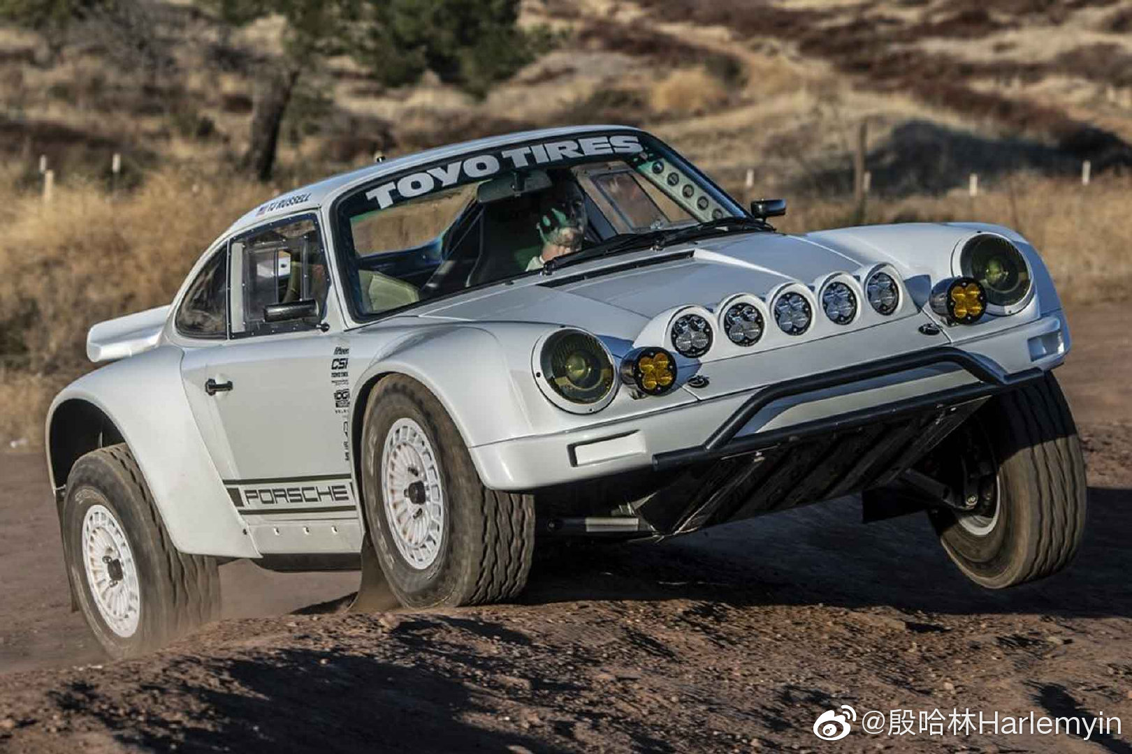 RUSSELL爆改保时捷911为越野车,PORSCHE 911 SAFARI KIT