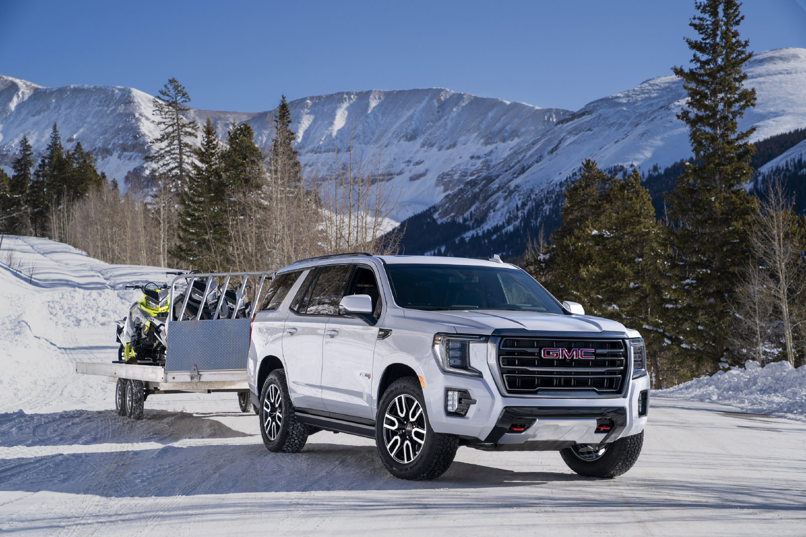 2021 GMC Yukon,雪天拍厂片的着实不多见。
