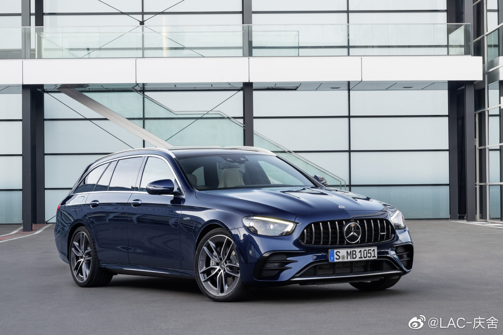 Mercedes-AMG E 53 4MATIC Estate,出国自驾游租这个合适