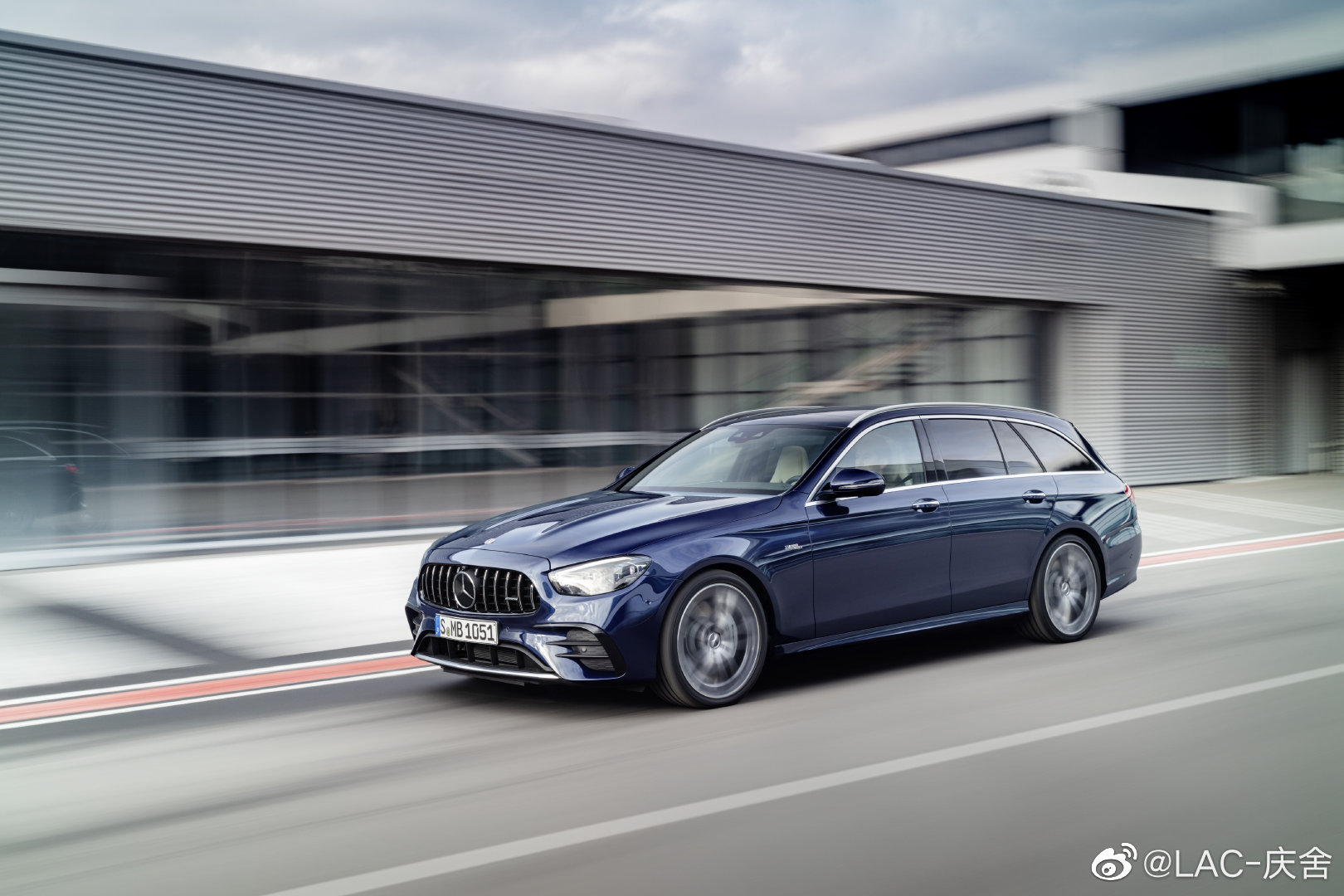 Mercedes-AMG E 53 4MATIC Estate,出国自驾游租这个合适