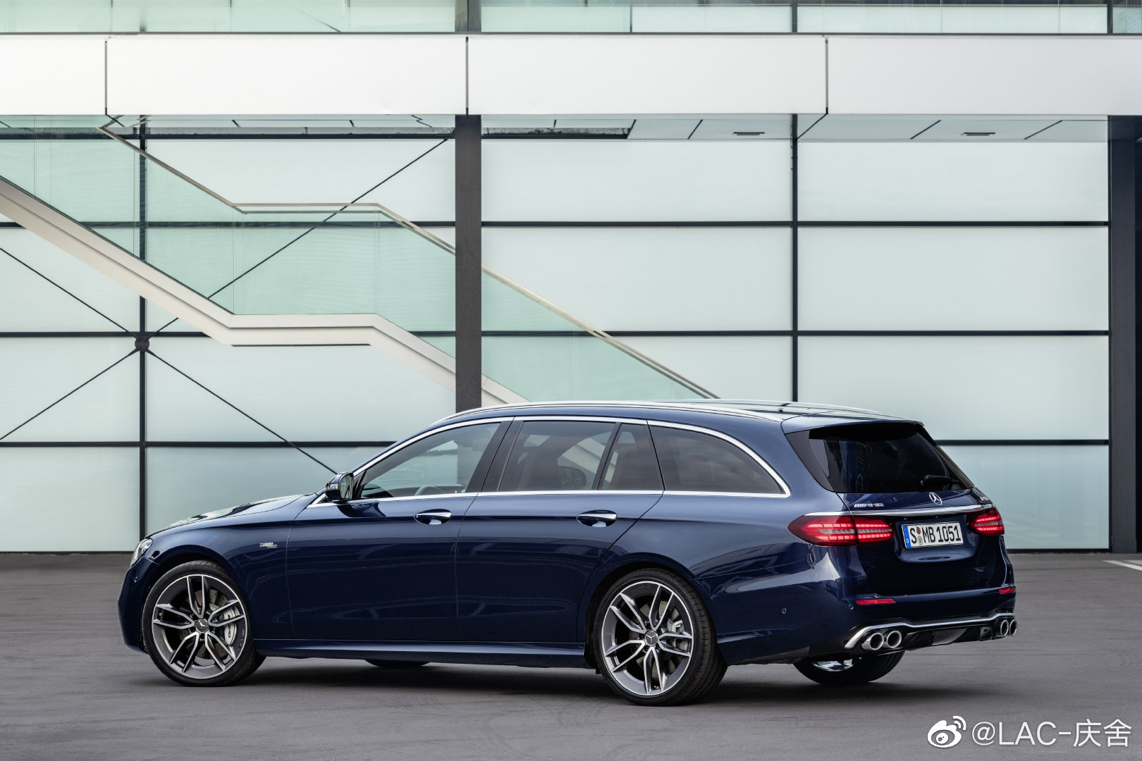 Mercedes-AMG E 53 4MATIC Estate,出国自驾游租这个合适