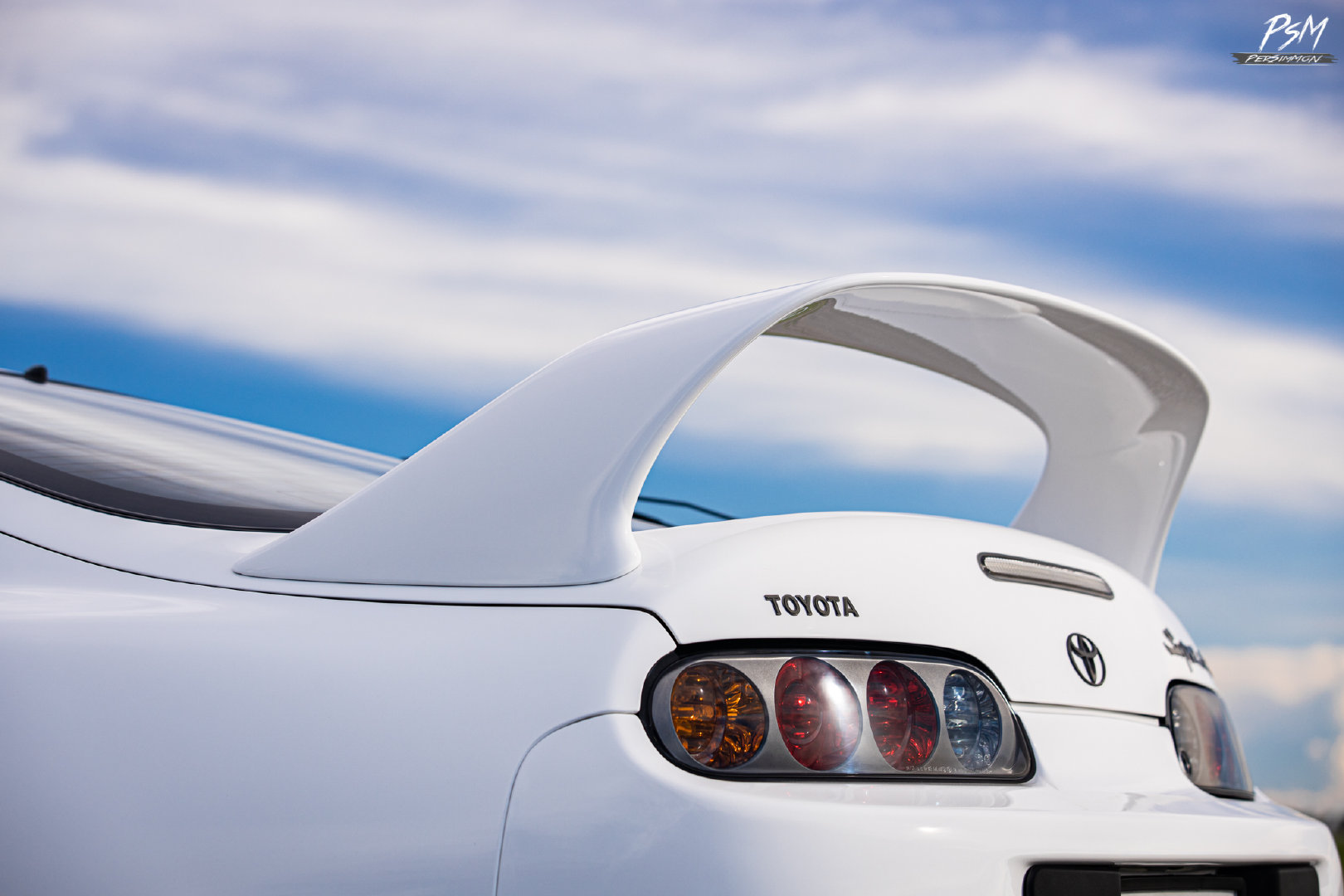汽车美图:经典的 丰田Supra JZA80