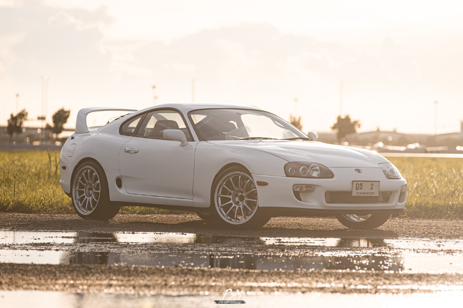 汽车美图:经典的 丰田Supra JZA80