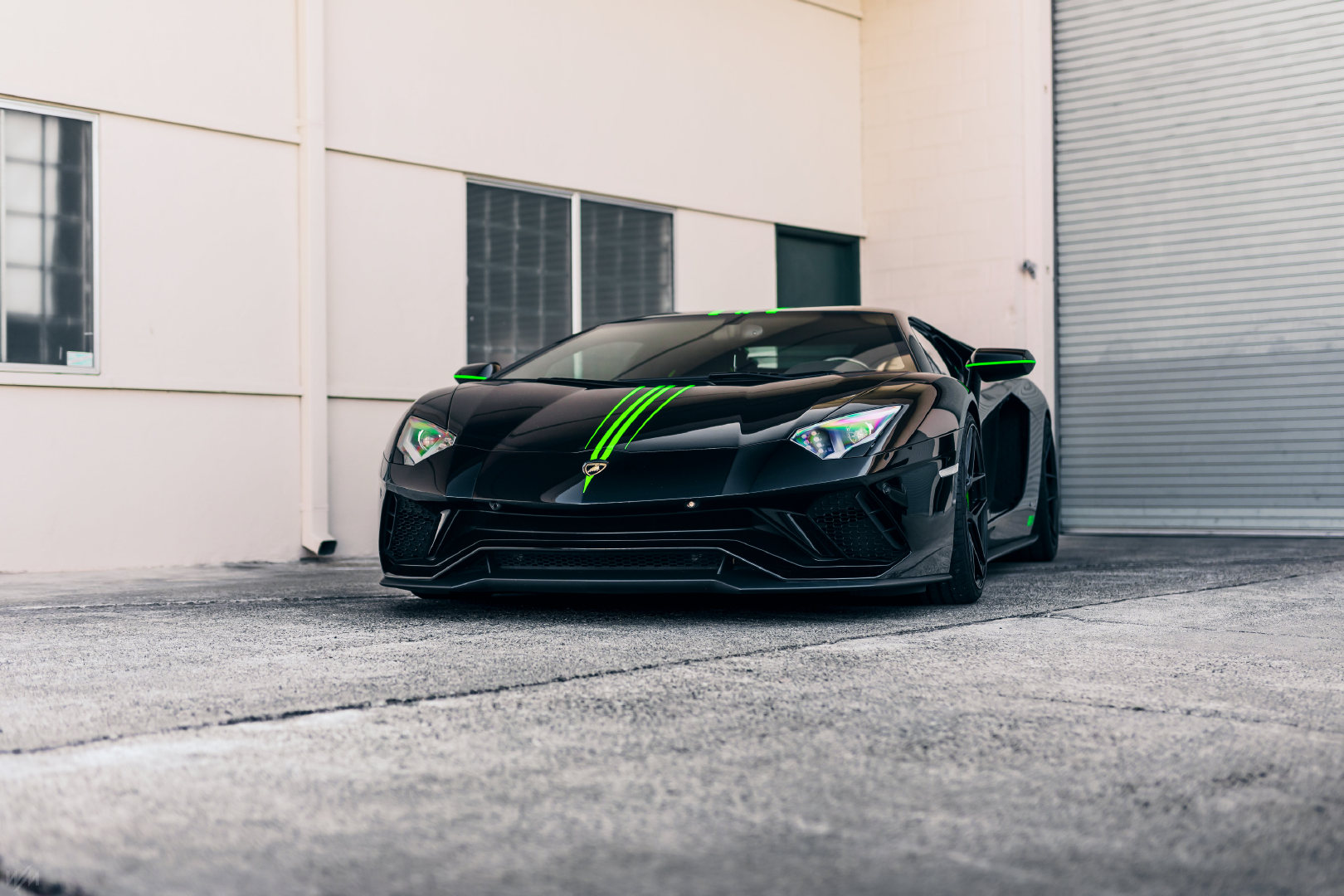黑色蛮牛，大牛还是黑的更酷一点，Lamborghini Aventador S