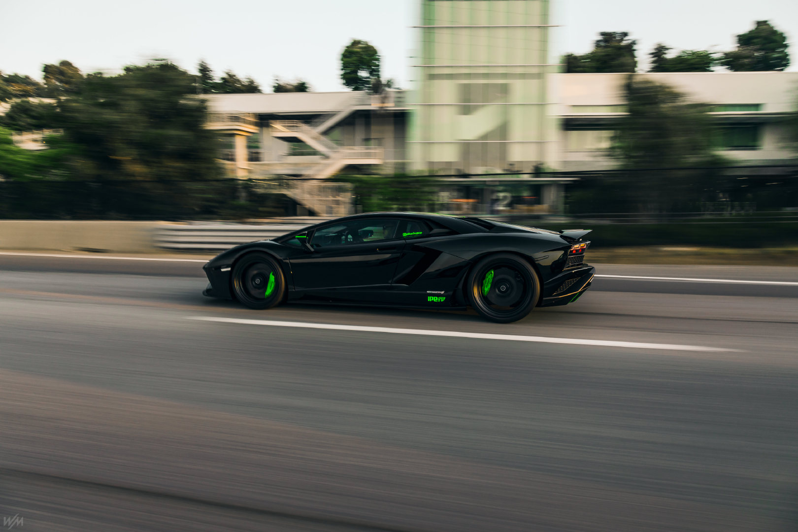 黑色蛮牛，大牛还是黑的更酷一点，Lamborghini Aventador S